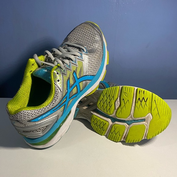 Woman’s ASICS GT-2000 4 Running Shoes - Picture 6 of 11